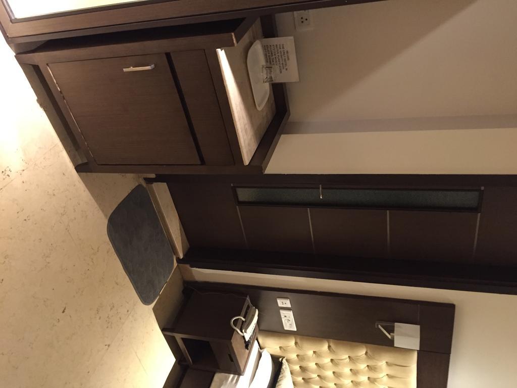 Hotel Metropolis Tourist 3*